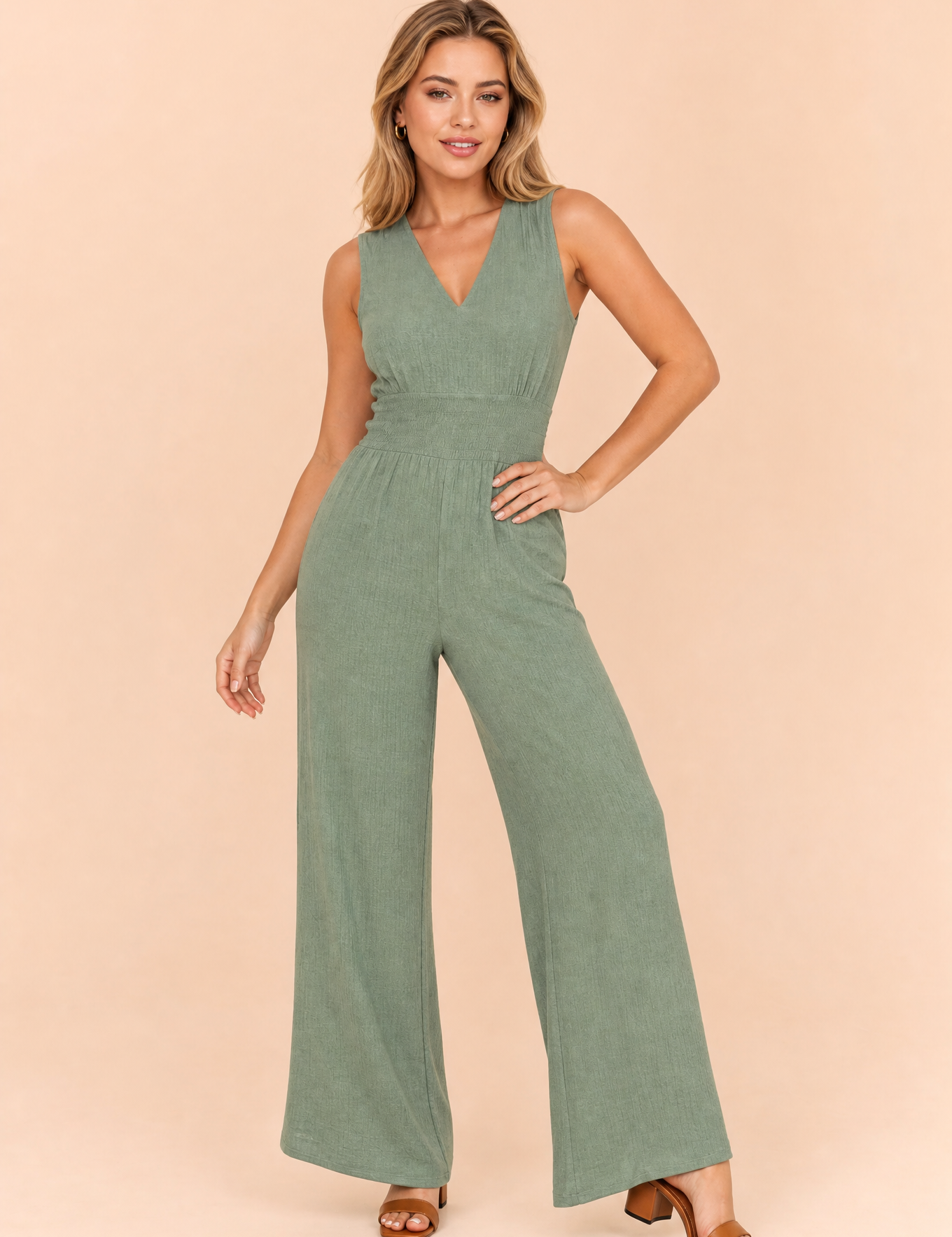 Combinaison verte col V taille smockée | Vue de face | Lounelle Paris