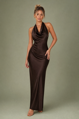 Langes braunes figurbetontes rückenfreies Kleid