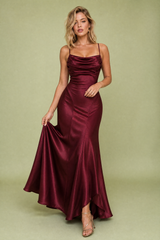 Bordeaux Langkleid mit Schnürrücken
