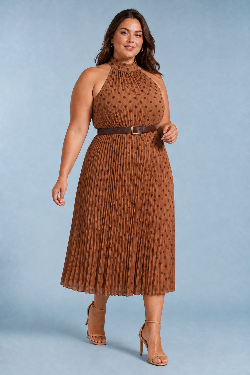 Braunes gepunktetes Neckholderkleid