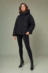 Kurze Oversize-Pufferjacke mit Kapuze