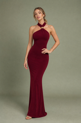 Langes figurbetontes Neckholder-Kleid