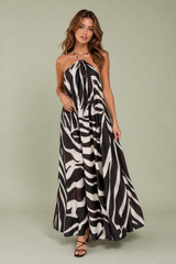 Langes Halterneckkleid mit Animalprint