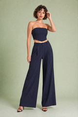 Gestreiftes Set aus Bandeau-Top und weiter Hose