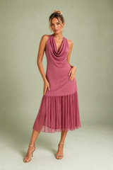 Robe drapée rose sans manches