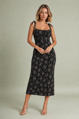 Robe fleurie ajustée mit offenem Rücken