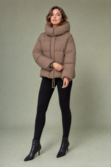 Kurze Oversize-Daunenjacke mit Kapuze