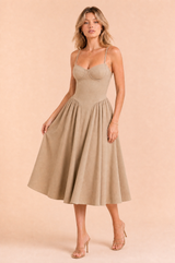 Midi-Kleid mit dünnen Trägern und geradem Ausschnitt