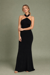 Langes figurbetontes Neckholder-Kleid