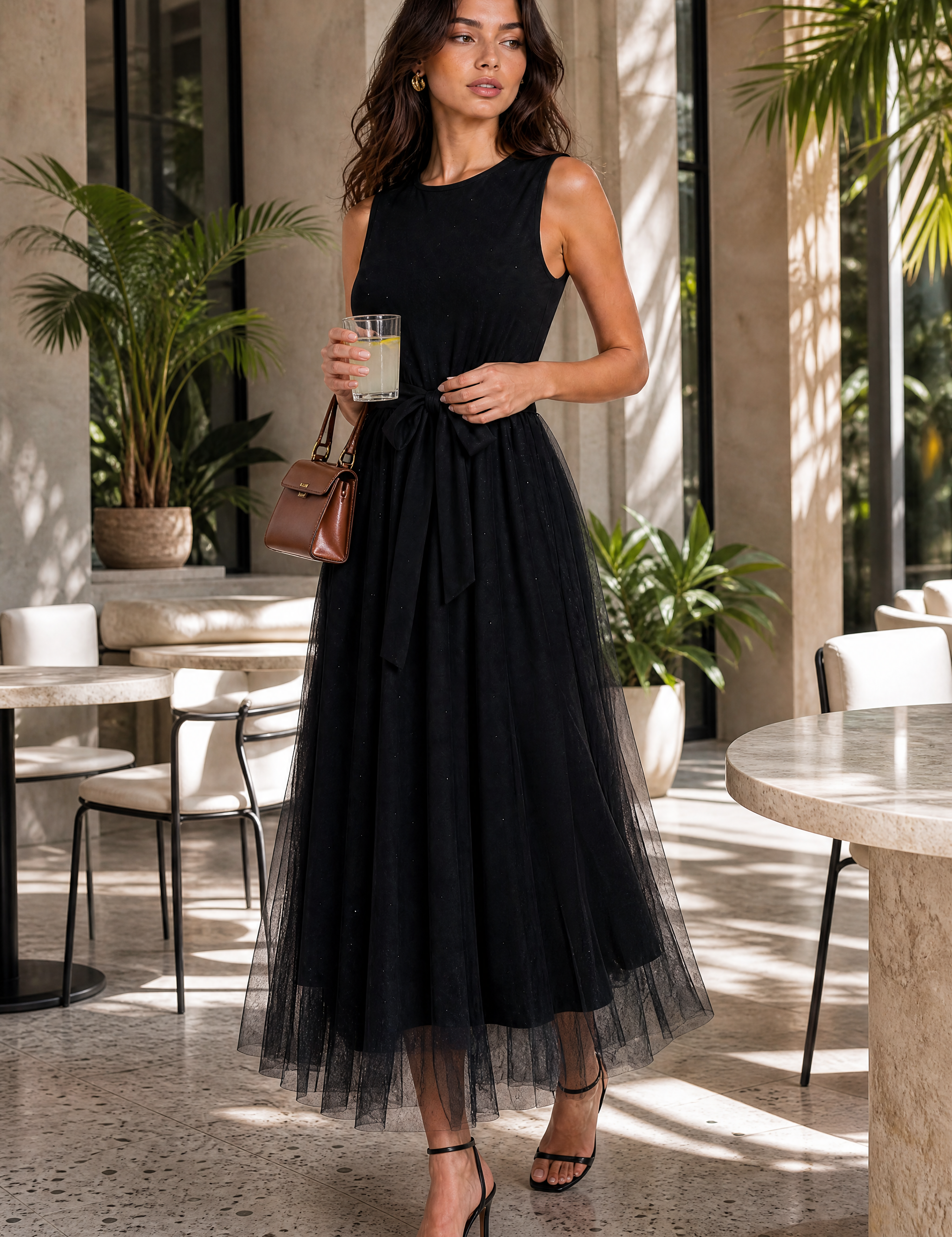 Robe longue noire tulle taille nouée | Photo lifestyle | Lounelle Paris