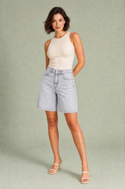 Short denim ample taille mi-haute | Variante Gris clair | Lounelle Paris