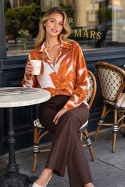 Chemise ample à imprimé floral | Photo lifestyle | Lounelle Paris