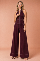 Schwarzer ärmelloser Jumpsuit mit Stehkragen