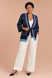 Gilet bleu marine col V franges | Porté sur une autre silhouette | Lounelle Paris