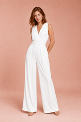 Fließender Jumpsuit mit V-Ausschnitt