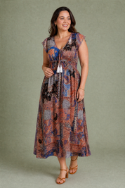 Robe longue marron col V | Porté sur une autre silhouette | Lounelle Paris
