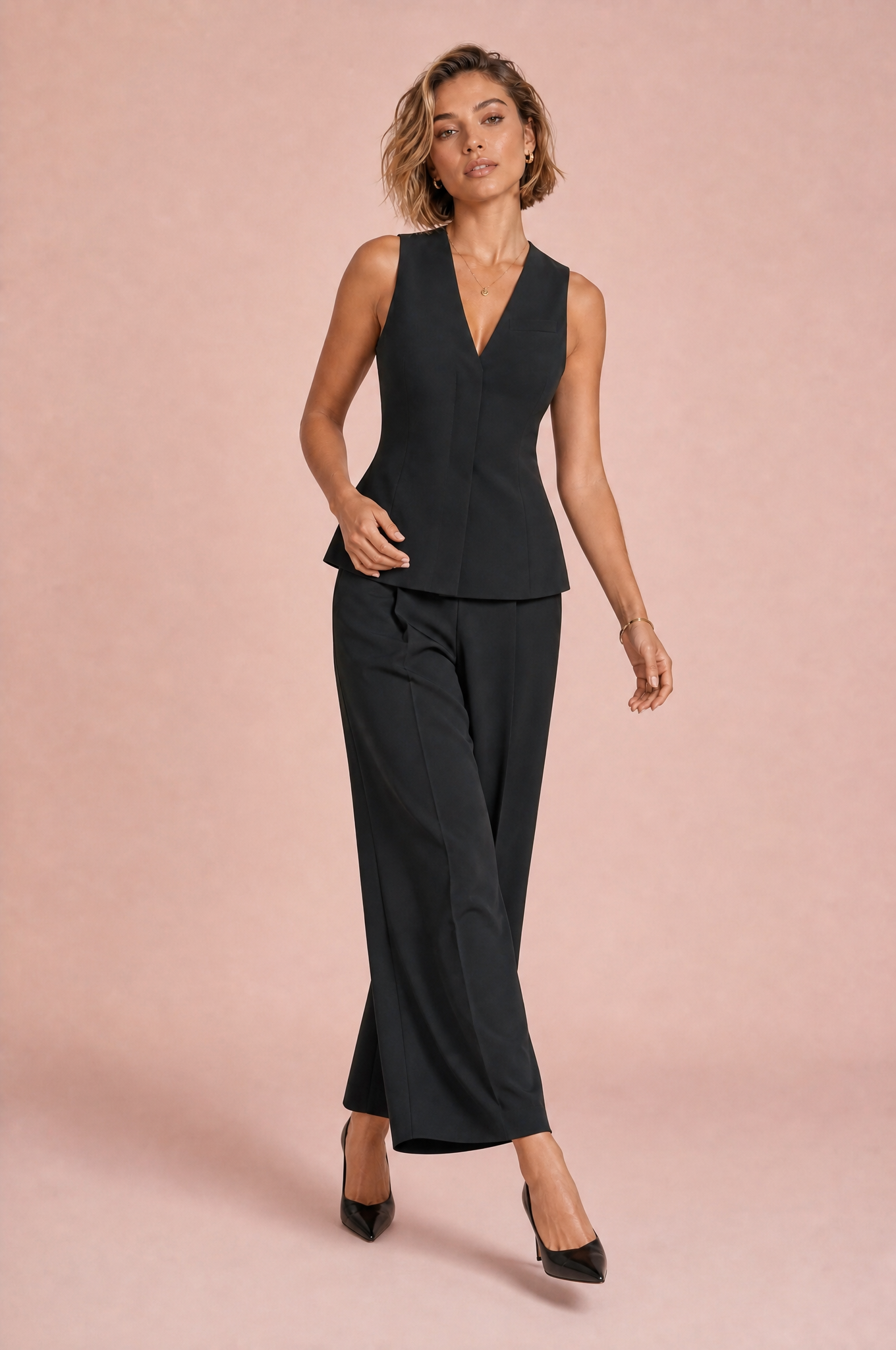 Ensemble noir col V taille haute | Vue en mouvement | Lounelle Paris