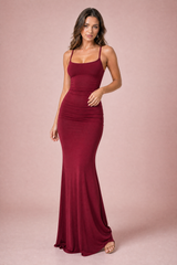 Figurbetontes Maxikleid mit dünnen Trägern