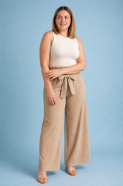 Pantalon large taille haute à nouer | Porté sur une autre silhouette | Lounelle Paris