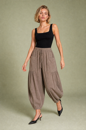 Pantalon large taille haute plissé | Vue en mouvement | Lounelle Paris