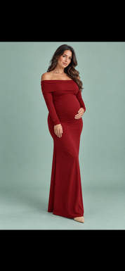 Bordeauxrotes Umstands-Maxikleid aus Mesh mit Raffungen und Bardot-Ausschnitt