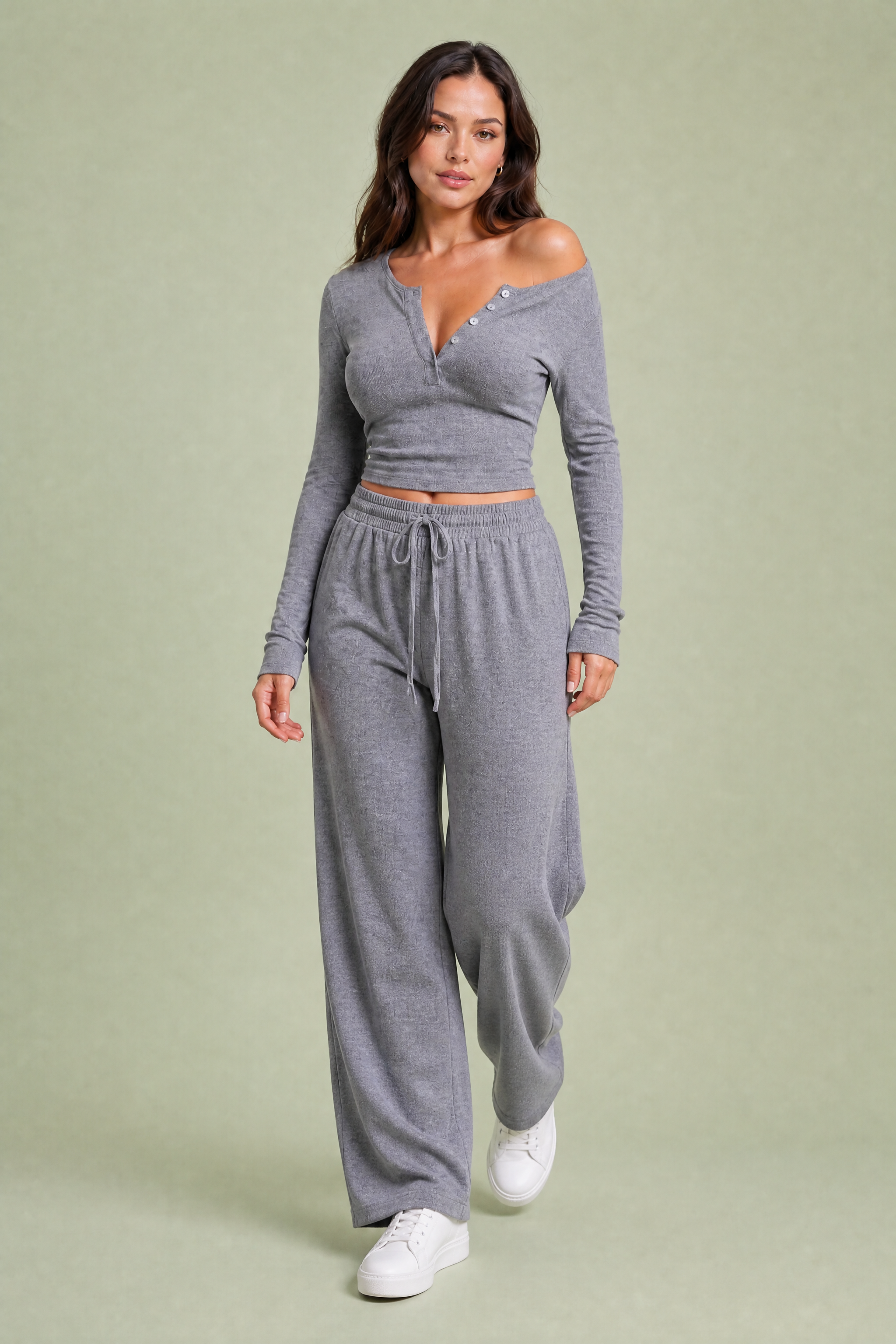 Ensemble col V et pantalon large | Vue en mouvement | Lounelle Paris