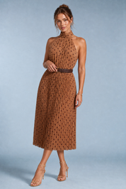Braunes gepunktetes Neckholderkleid