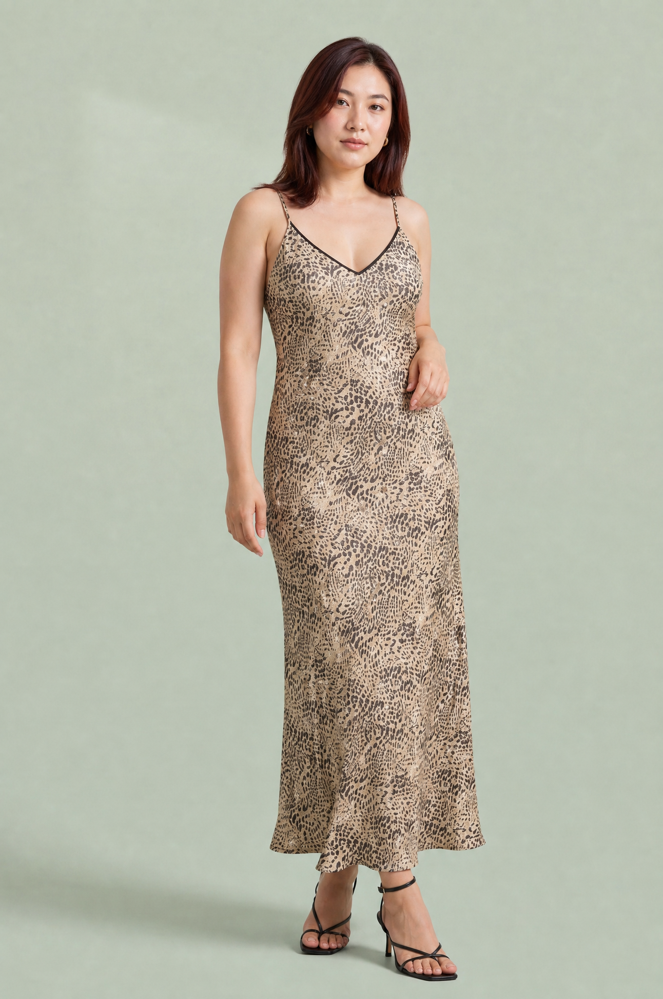 Robe nuisette léopard dos ouvert | Porté sur une autre silhouette | Lounelle Paris