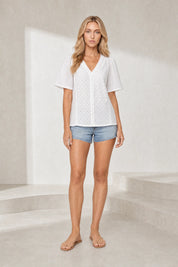 Blouse blanche col V ajourée | Lounelle Paris