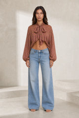 Blouse marron fleurie col lavallière