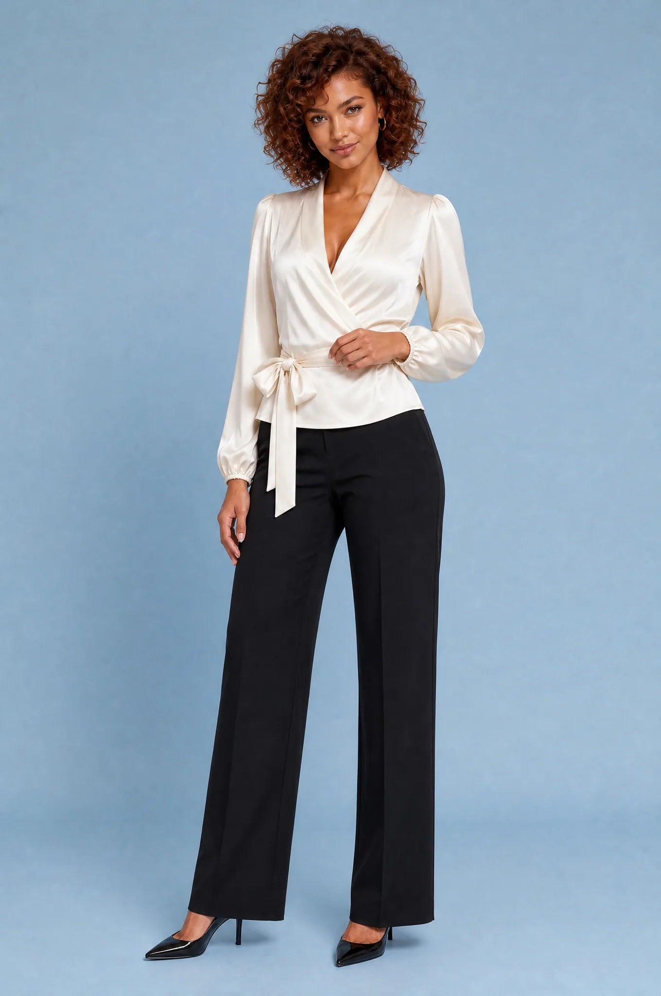 Blouse satinée cache-cœur | Variante Beige | Lounelle Paris