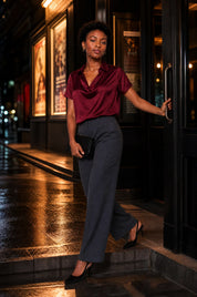 Blouse satinée encolure drapée | Variante Bordeaux - Lifestyle | Lounelle Paris