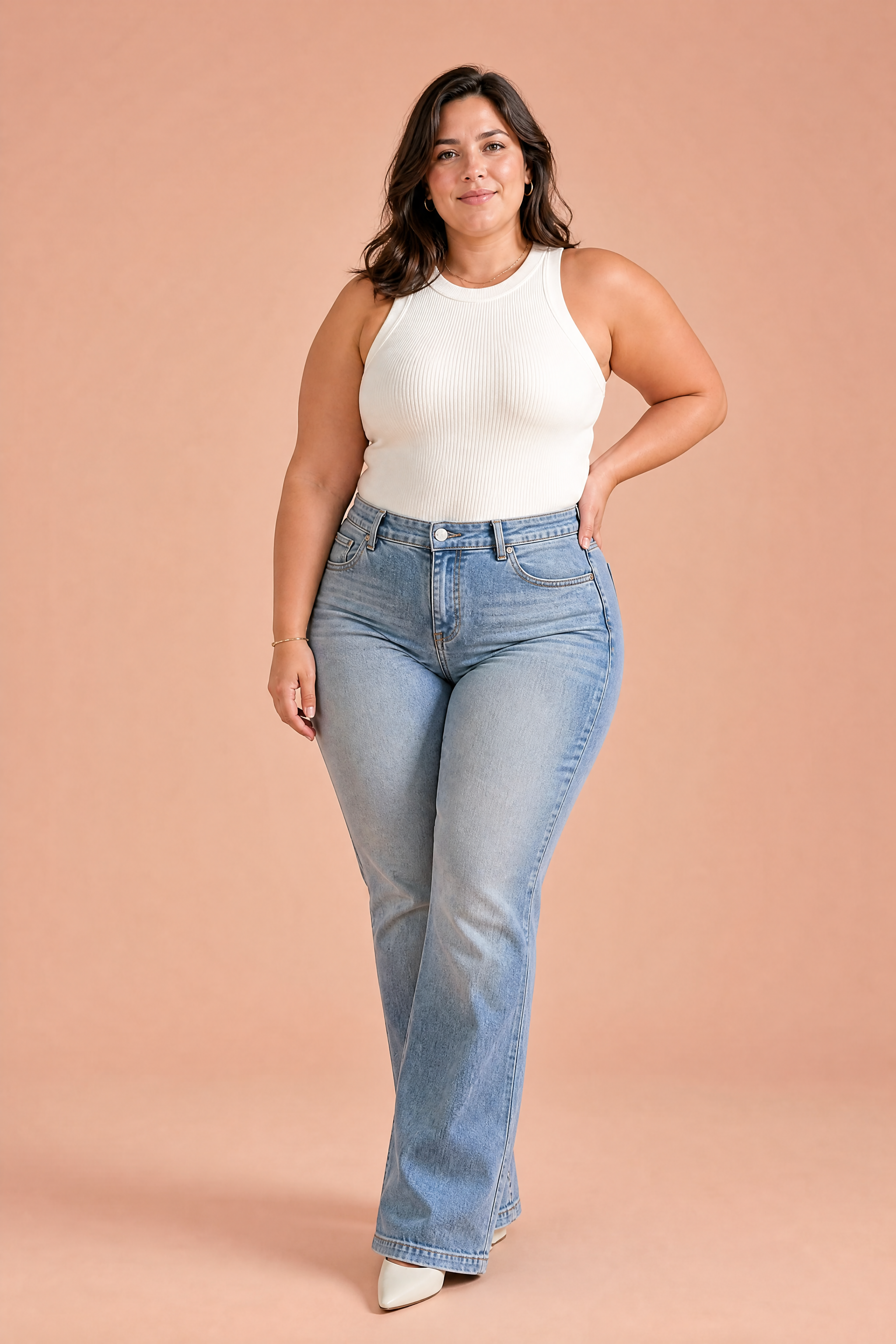Jean bleu taille haute évasé | Porté sur une silhouette plus ronde | Lounelle Paris