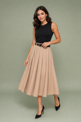 Schwarzes zweifarbiges ärmelloses Kleid