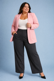 Blazer ajusté à col tailleur | Porté sur une silhouette plus ronde | Lounelle Paris