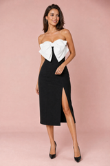 Schwarzes Kleid mit Knoten und Schlitz