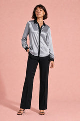 Satinbluse mit Kontrastdetails