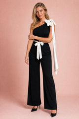 Asymmetrischer Jumpsuit mit Knoten