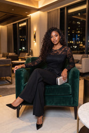 Combinaison en dentelle à jambes larges | Photo lifestyle | Lounelle Paris