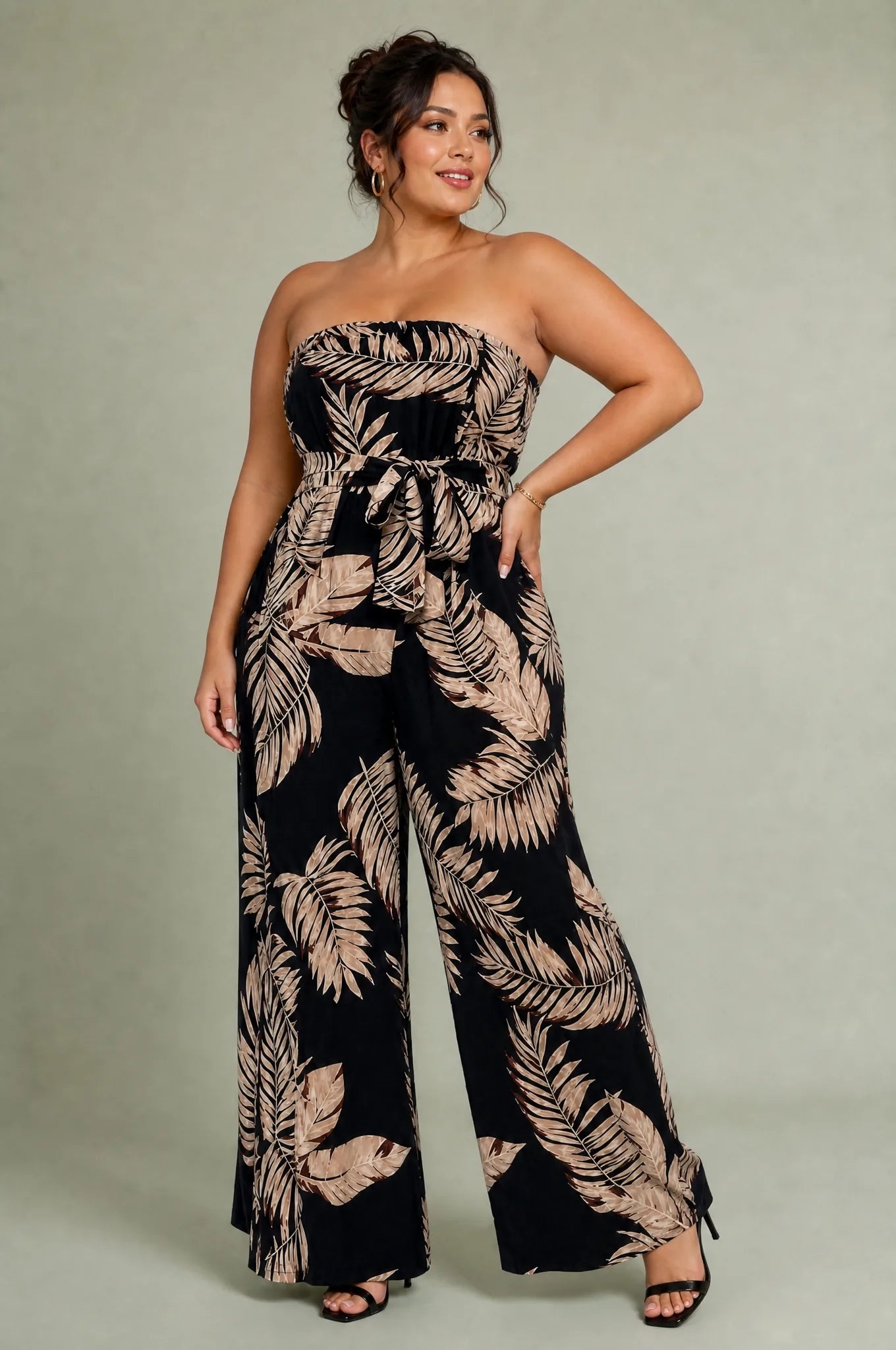 Combinaison noire bustier dos nu | Porté sur une silhouette plus ronde | Lounelle Paris