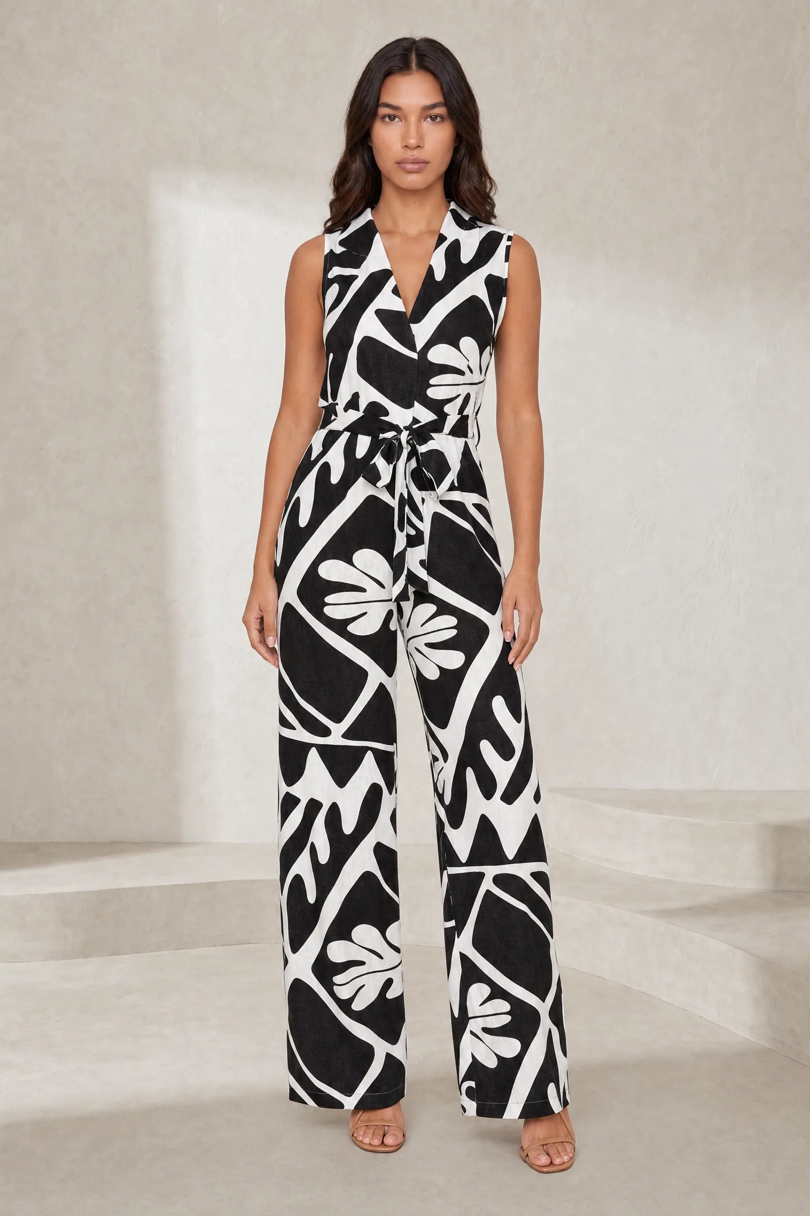 Combinaison noire col V ceinturée | Lounelle Paris