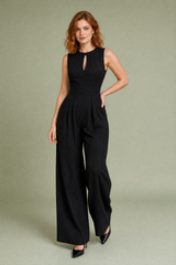 Gestreifter Jumpsuit mit Taillenbetonung