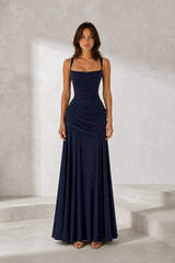 Drapiertes rückenfreies Maxikleid