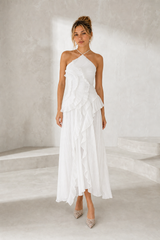 Langes Neckholderkleid mit Rüschen