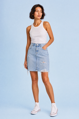 Hellblaue zerrissene Jeansrock