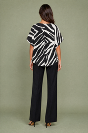 Blouse ample imprimé zébré col fendu | Vue de dos | Lounelle Paris
