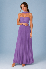 Plissiertes rückenfreies Maxikleid