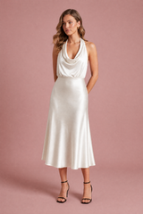 Schwarzes Satin-Wickelkleid