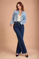 Kurze hellblaue Jeansjacke mit Fransen