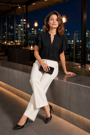Blouse col V manches volantées | Variante Noir - Lifestyle | Lounelle Paris